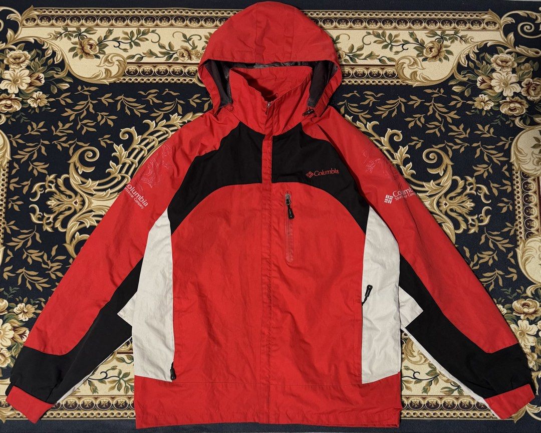 Authentic Windbreaker Columbia (Category: Coats, Jackets and Outerwear) located in Quezon City. Submitted by rych0799 (Listing ID 1470978154, Image 2). Description: With detachable hood. Can be worn as no hood or with. Very pretty in person. Not too red in the the personal. Large -XL .