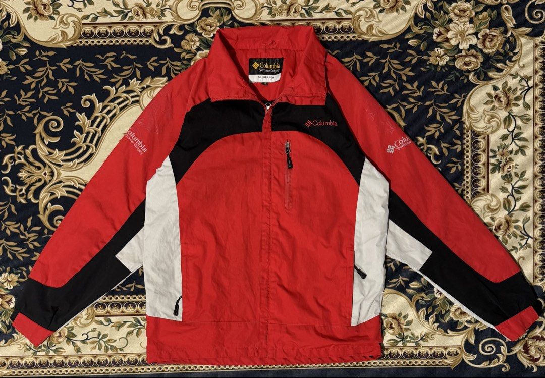 Authentic Windbreaker Columbia (Category: Coats, Jackets and Outerwear) located in Quezon City. Submitted by rych0799 (Listing ID 1470978154, Image 1). Description: With detachable hood. Can be worn as no hood or with. Very pretty in person. Not too red in the the personal. Large -XL .