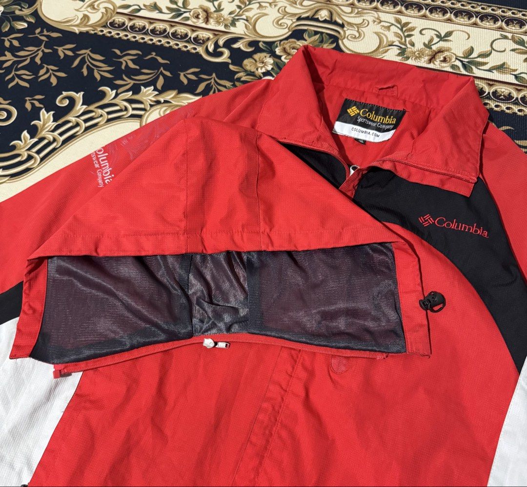 Authentic Windbreaker Columbia (Category: Coats, Jackets and Outerwear) located in Quezon City. Submitted by rych0799 (Listing ID 1470978154, Image 3). Description: With detachable hood. Can be worn as no hood or with. Very pretty in person. Not too red in the the personal. Large -XL .