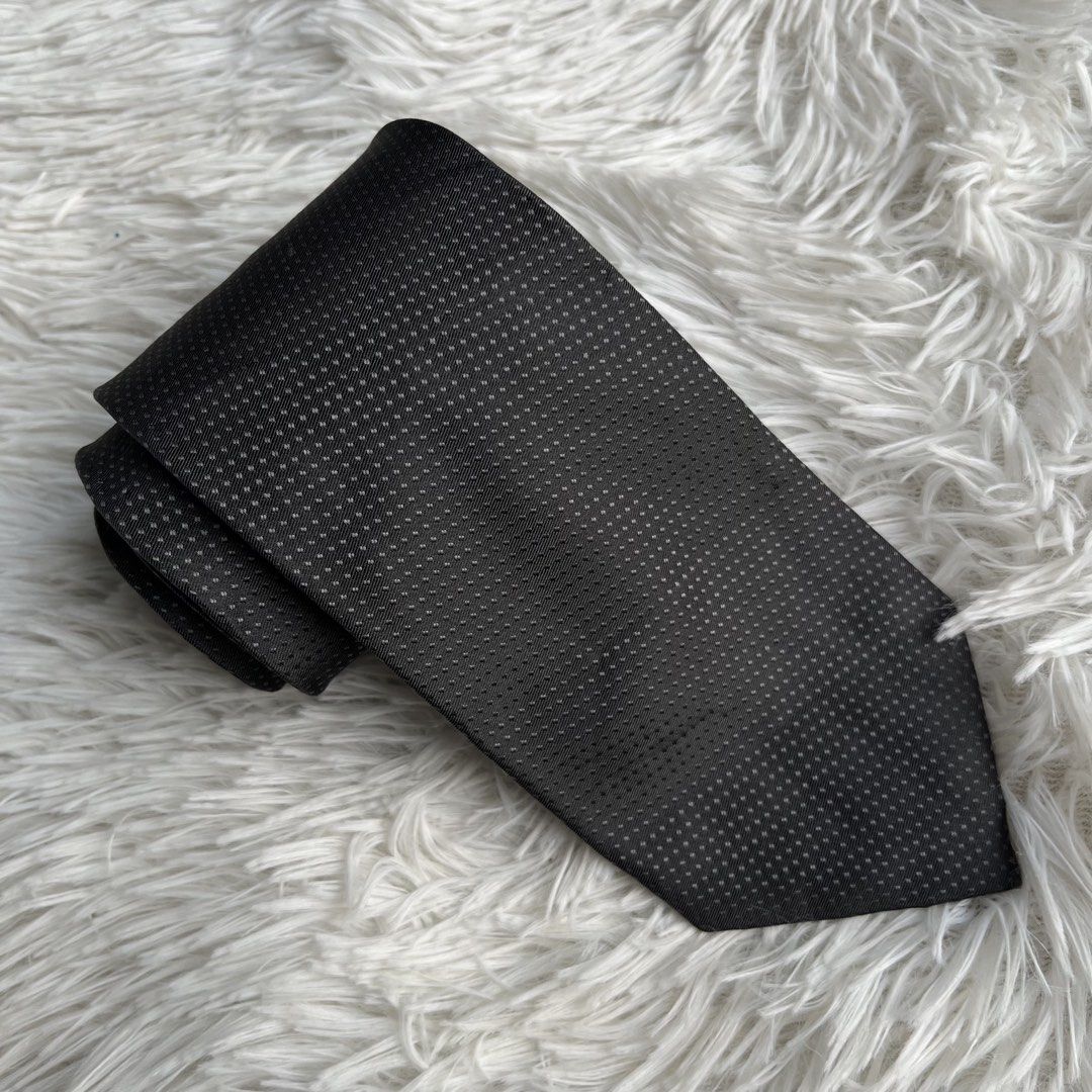 Awearness Kenneth Cole Men's Black Micro Dot Silk Necktie (Category: Ties) located in Cuyapo. Submitted by Ashtyn.Pre.Loved (Listing ID 1471019422, Image 1). Description: - Brand: Awearness Kenneth Cole - Color: Classic black with tiny white micro dots - Width: Standard 3.25 inches across the blade tip - Versatility: Easy to match with various dress shirts and suits - Occasion: Ideal for work, weddings, and formal events - Condition: Clean back l