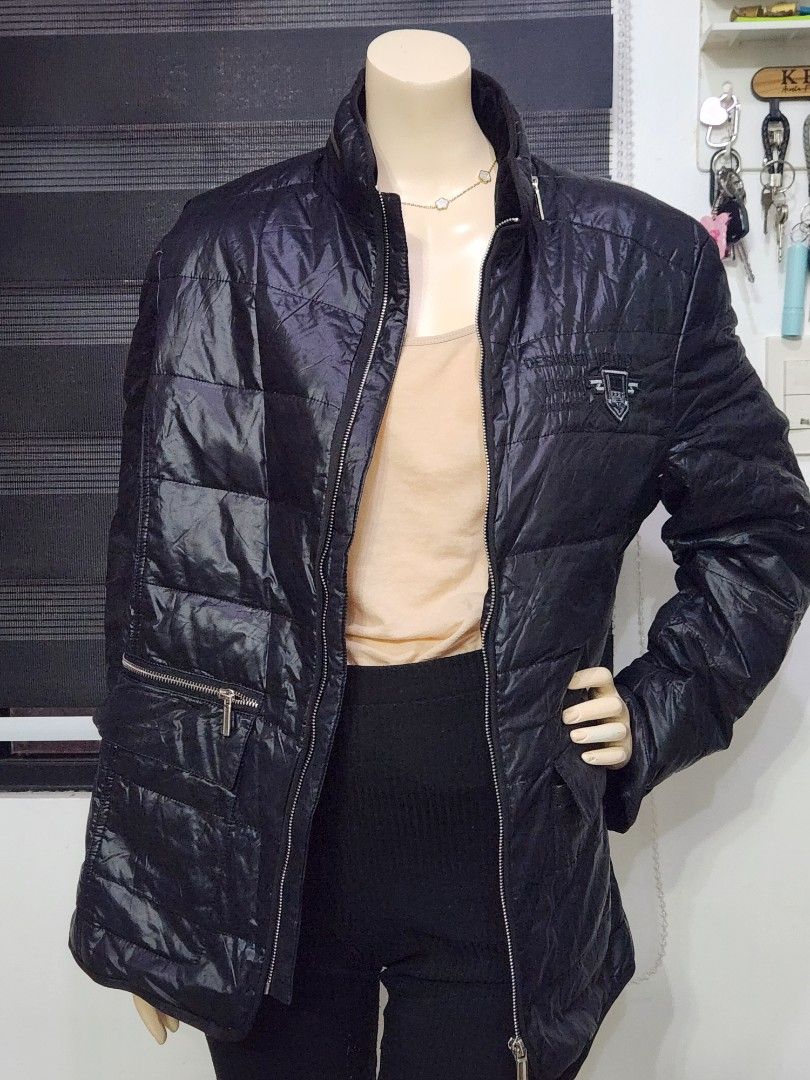 B-5 Puffer Sleek Black Quilted Padded Jacket ✨ (Category: Others Tops) located in Tanza. Submitted by wearitagainph (Listing ID 1471016376, Image 2). Description: Lightweight yet warm and stylish! Features a high neck collar, full front zipper, quilted stitching, and zippered pockets—perfect for cool weather and travel. * Bust: 42" * Length: 27" * Color: Black * Condition: Excellent DM to order or inquire!.