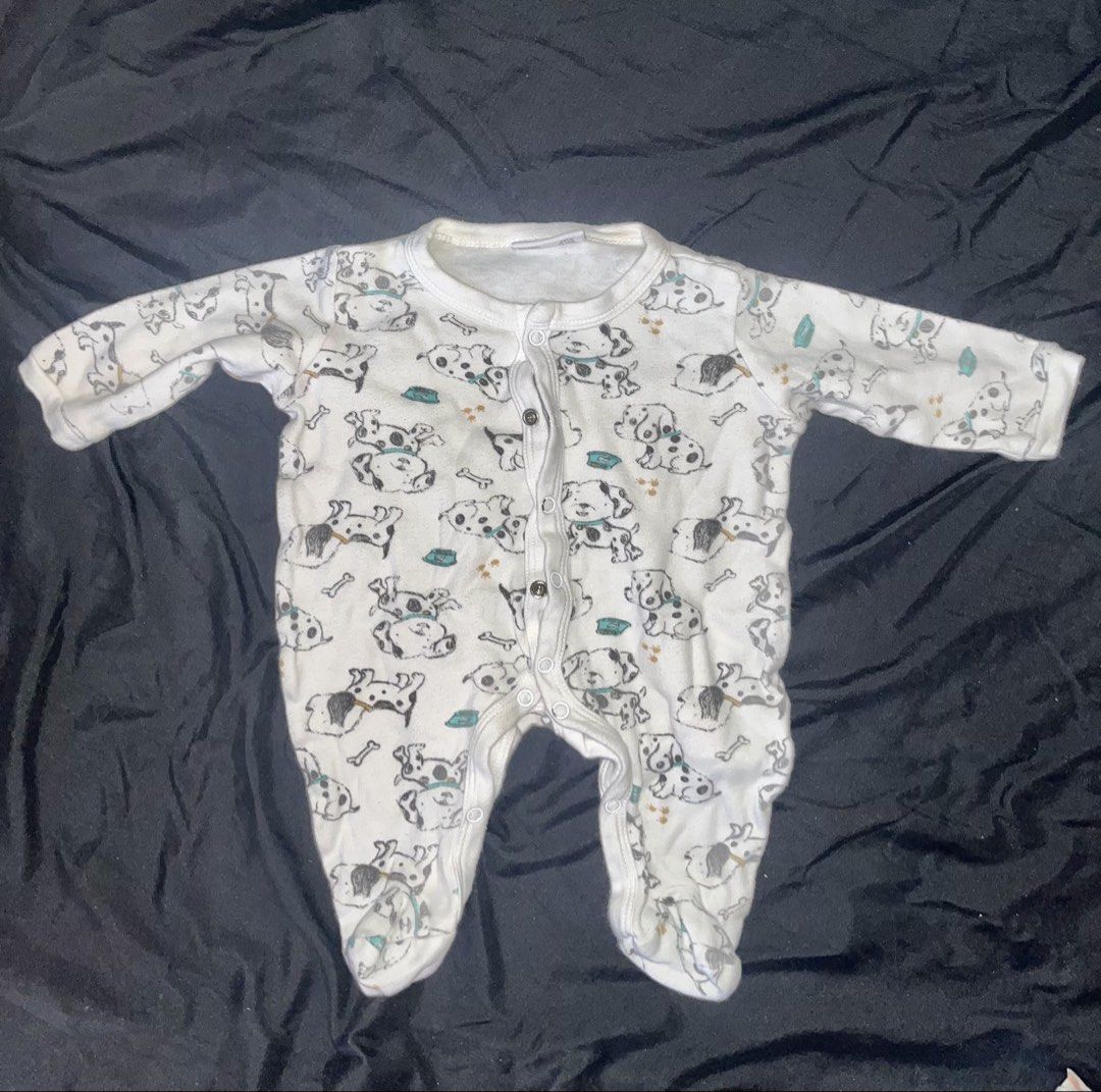 Baby boy frogsuits 0-3mos (Category: Babies & Kids Fashion) located in Quezon City. Submitted by bimbohazeee (Listing ID 1470946410, Image 2). Description: FOR TAKEALL!! Frogsuits, all branded twice lang nagamit mga yan with free 2 barubaruan, all in good condition price nego if sure buyer rfs: outgrown na ni LO frogsuits QC area.