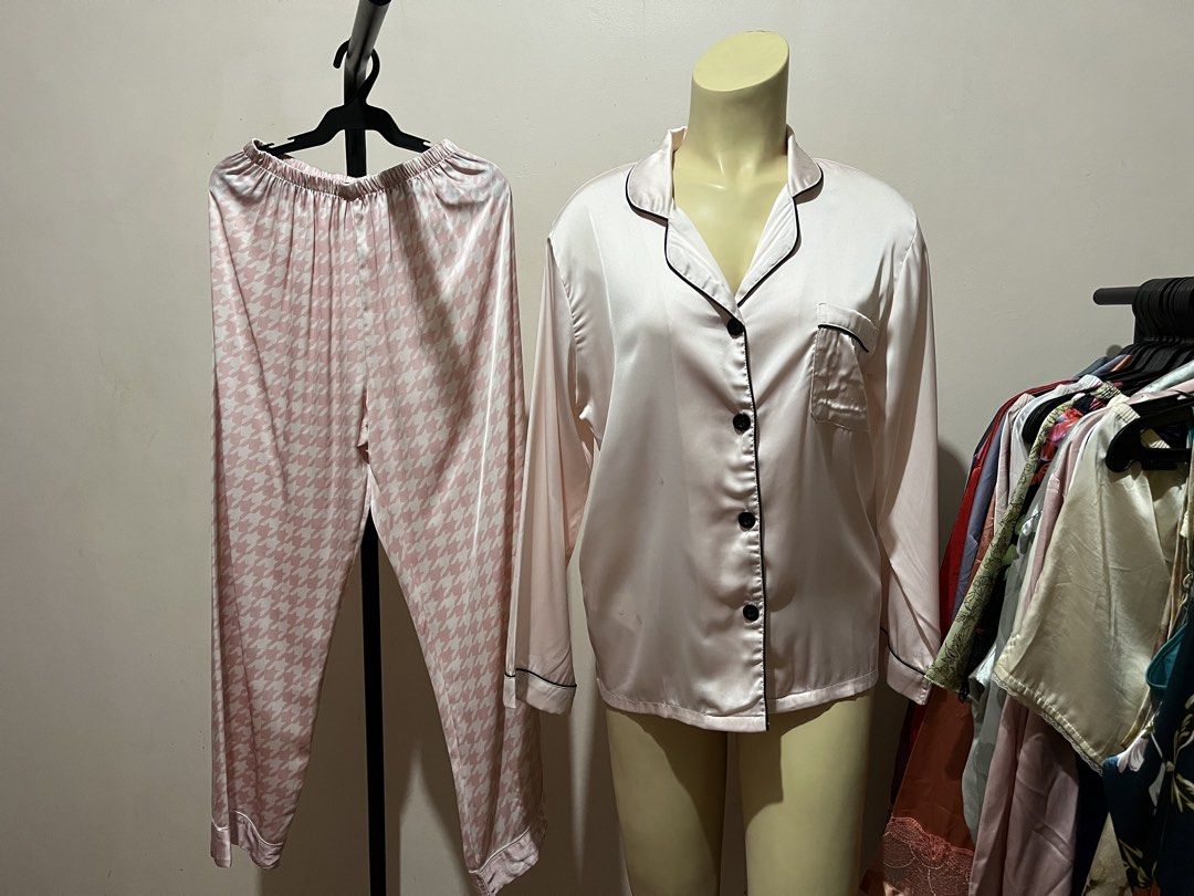 Baby Pink Silk Sleepwear (Category: Undergarments & Loungewear) located in Manila. Submitted by mamamogreen69 (Listing ID 1471070412, Image 1). Description: 📍LOC: SANTOLAN, PASIG CITY 🚛 COURIER: LALAMOVE, SHOPE CHECK OUT, PICK-UP ✅ MINE NOW, PM NOW ✅ PAY FIRST ✅ ISSUES WILL BE MENTIONED ✅ 1 DAY RESERVATION ONLY ✅ PM THE SELLER FOR MORE DETAILS BUYER WILL SHOULDER THE SHIPPING FEE ‼️.