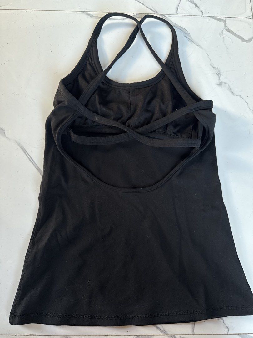 Backless black activewear (Category: Activewear) located in Manila. Submitted by mariadarna (Listing ID 1471057981, Image 3). Description: Black backless tight top. super spandex cotton (super ganda ng fabric) .
