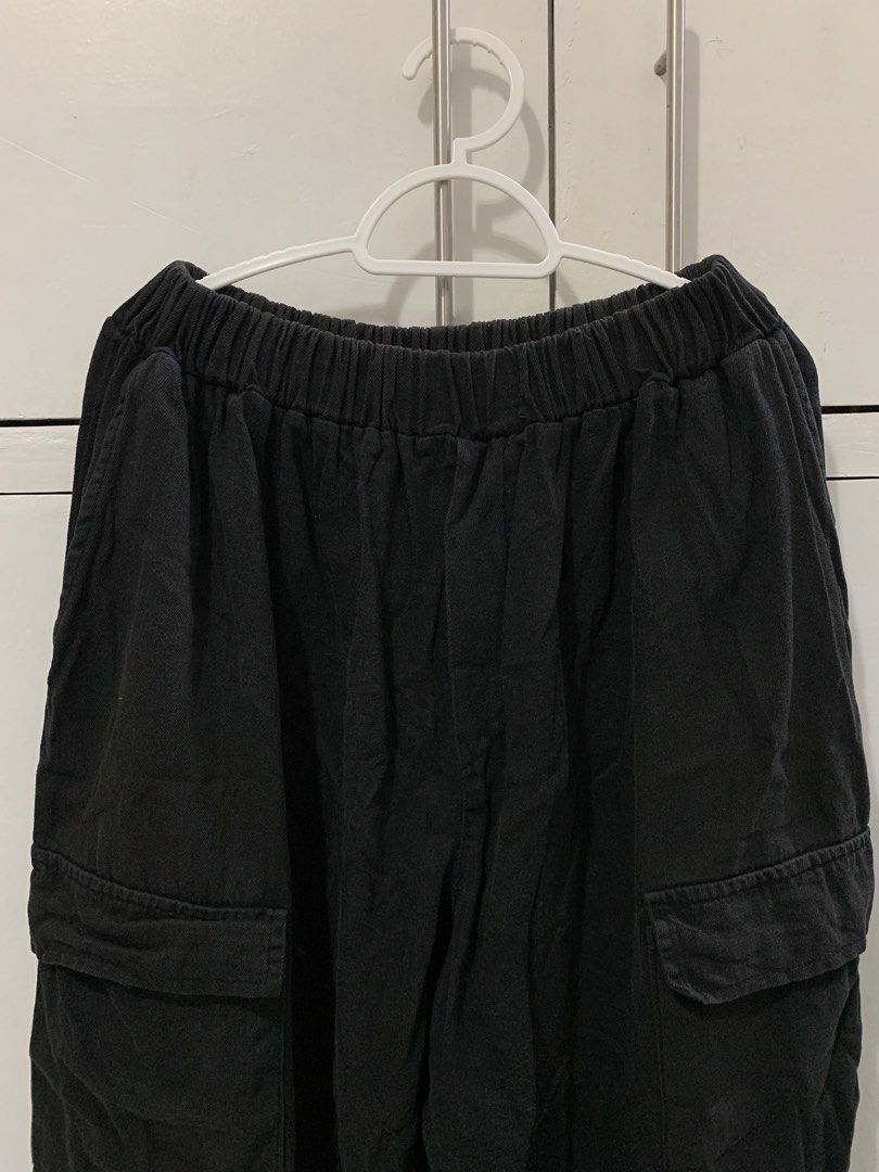 Baggy Cotton Pants (Category: Jeans) located in Manila. Submitted by archivo (Listing ID 1471078914, Image 2). Description: Details: - Size: M - Color rate: 10/10 - Condition: As new - Issue/s: None .