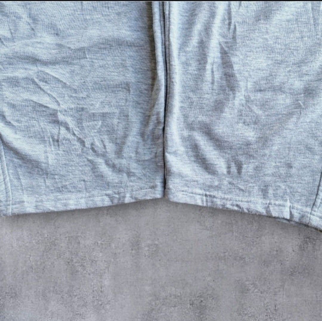 Baggy Dazy Sweatpants Gray (Category: Joggers) located in Pasig City. Submitted by j.ownerss (Listing ID 1471037329, Image 3). Description: FOR SALE‼️BAGGY DAZY SWEATPANTS‼️ ₱500 ONLY (FROM 550) 2 pockets Condition: 9/10 Flaws: lints Waistline: 20-40 Length: 37 Hem: 9.5 Pickup: Allegra Garden Place Pasig Delivery via Lalamove or J&T courier, strictly payment first through GCash or MariBank Open for reservation up to 5 days (with minimum downpayme