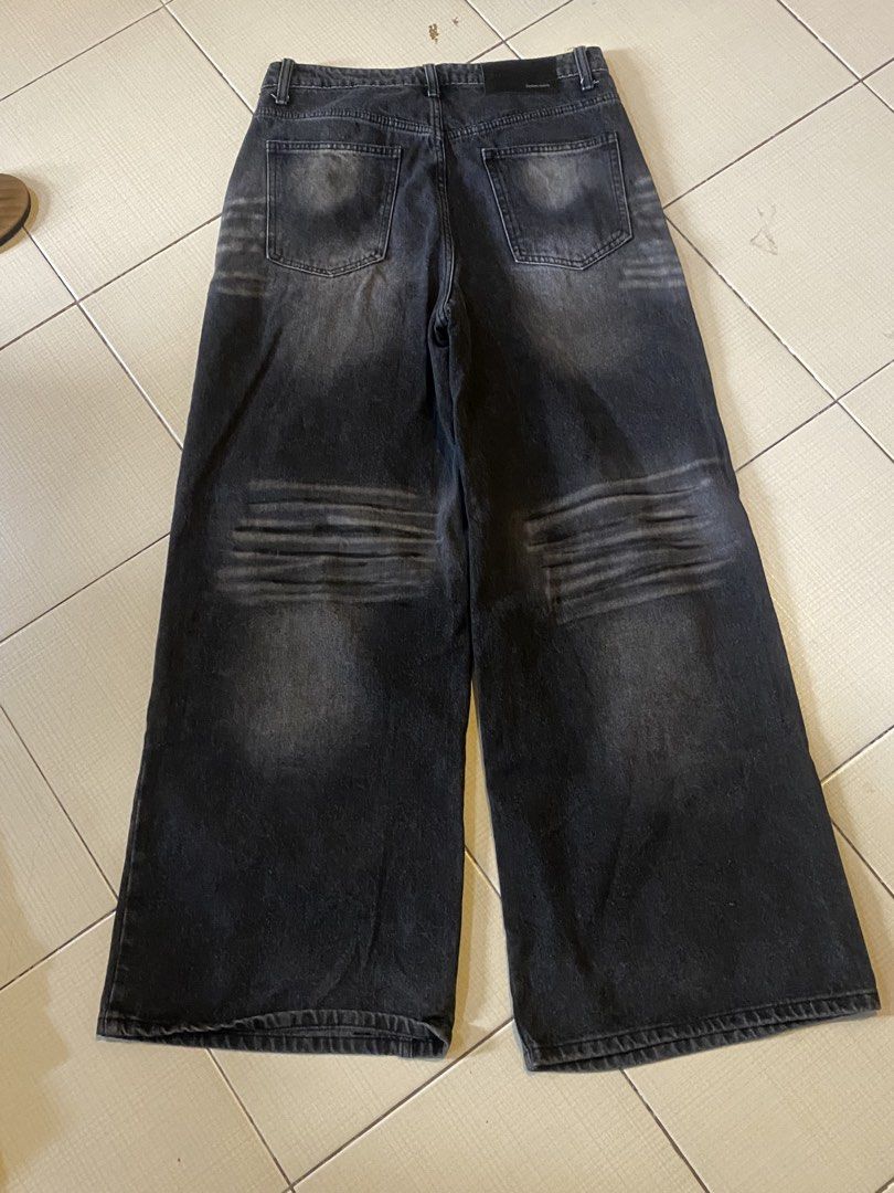 Baggy Jeans Faded (Category: Jeans) located in Tarlac. Submitted by linchua1 (Listing ID 1470952579, Image 2). Description: Bought this from taobao meron syang keychain strap.