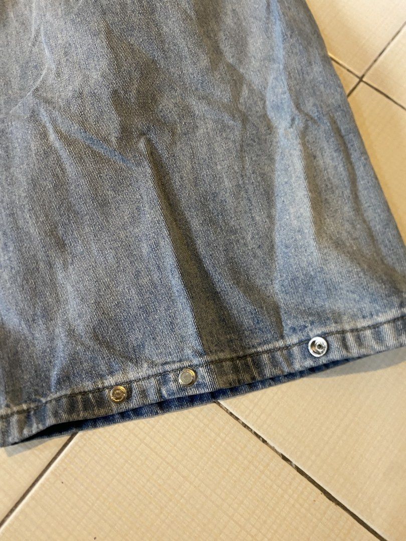 Baggy Ripped Jeans with Adjustable leg opening (Category: Jeans) located in Tarlac. Submitted by linchua1 (Listing ID 1470951430, Image 3). Description: I bought this from taobao u can change the leg opening .