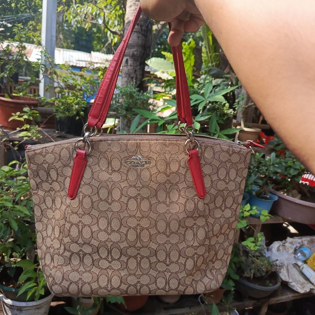 Bags original (Category: Shoulder Bags) located in Naawan. Submitted by freefire.0f93c0 (Listing ID 1470992417, Image 3). Description: .