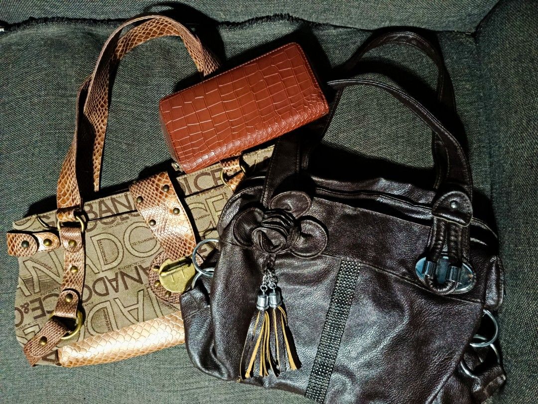 bags with free long wallet (Category: Shoulder Bags) located in Caloocan City. Submitted by violetharmon_ (Listing ID 1471099328, Image 1). Description: 1st bag: missing front lock.