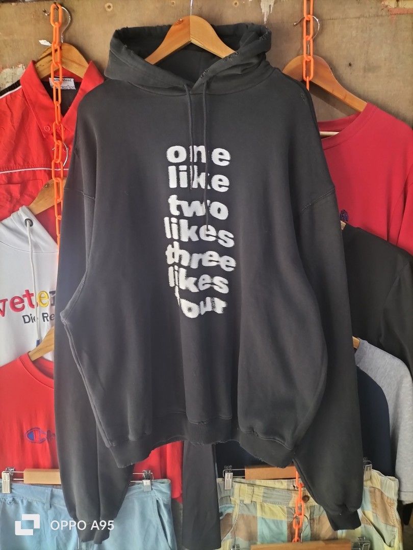 Balenciaga (Category: Coats, Jackets and Outerwear) located in Baler. Submitted by jaydeebaltazar (Listing ID 1470965658, Image 3). Description: BALENCIAGA pwede unisex good excellent distress disign 9.5/10 colorate 9.5/10 condition heavy cotton napaka mahal pala nito mga boss/madam pag ayaw nyo gawin ko nlng higaan ng pusa to 😅😅😅 size: small on tag fit sa large to XL mine: 1500 steal: 1750 lock: 2000 location: baler Aurora.