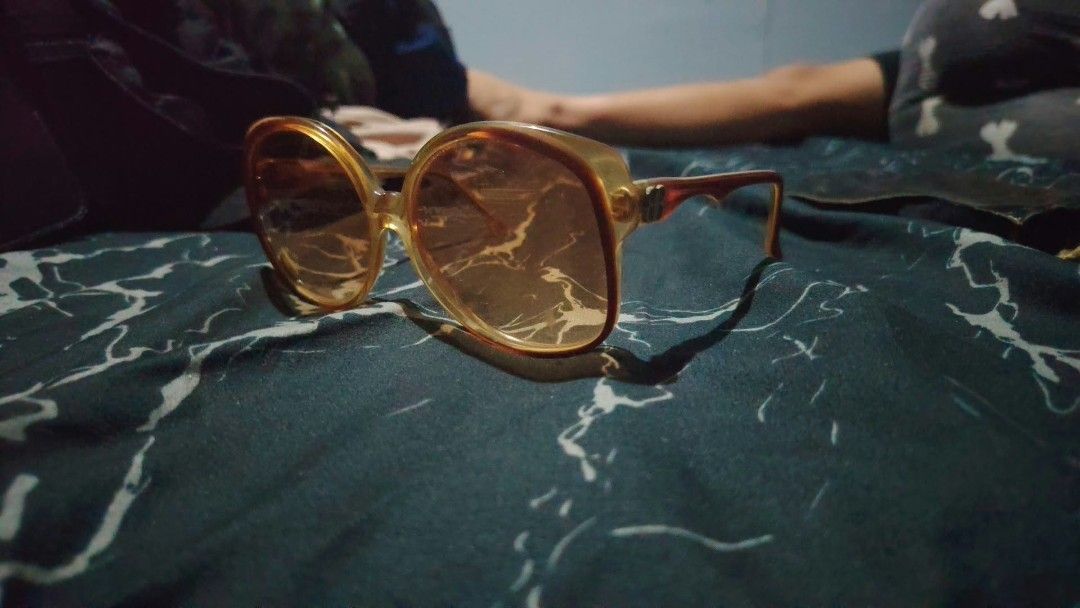 Balenciaga (Category: Sunglasses & Eyewear) located in Manila. Submitted by nik-makino (Listing ID 1470981222, Image 3). Description: .