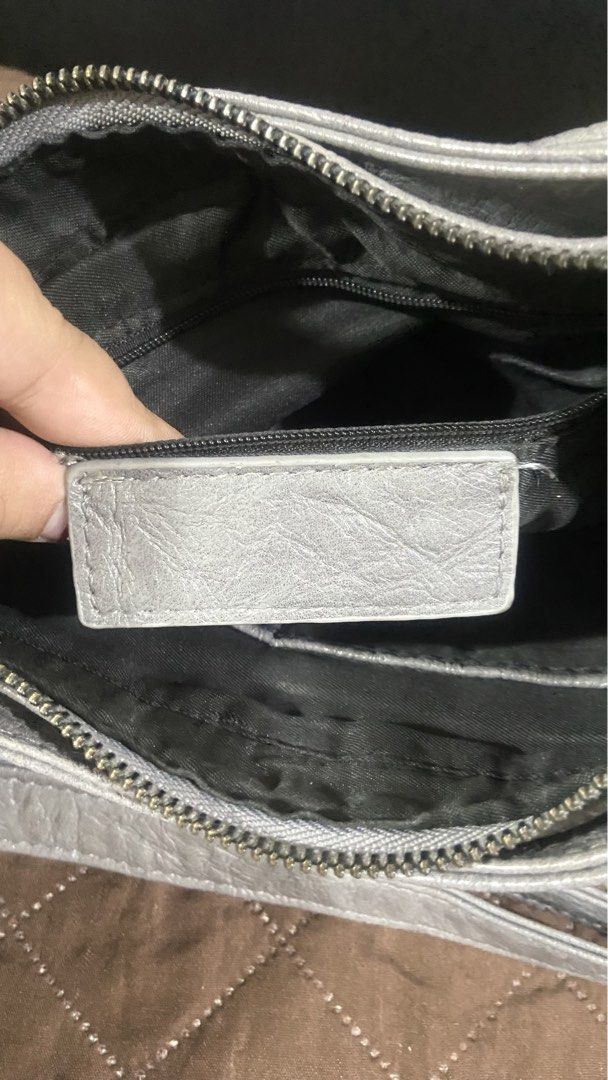 Balenciaga (Category: Luxury Bags & Wallets) located in Valencia. Submitted by srn_stchl (Listing ID 1471059551, Image 3). Description: Pm if interested .