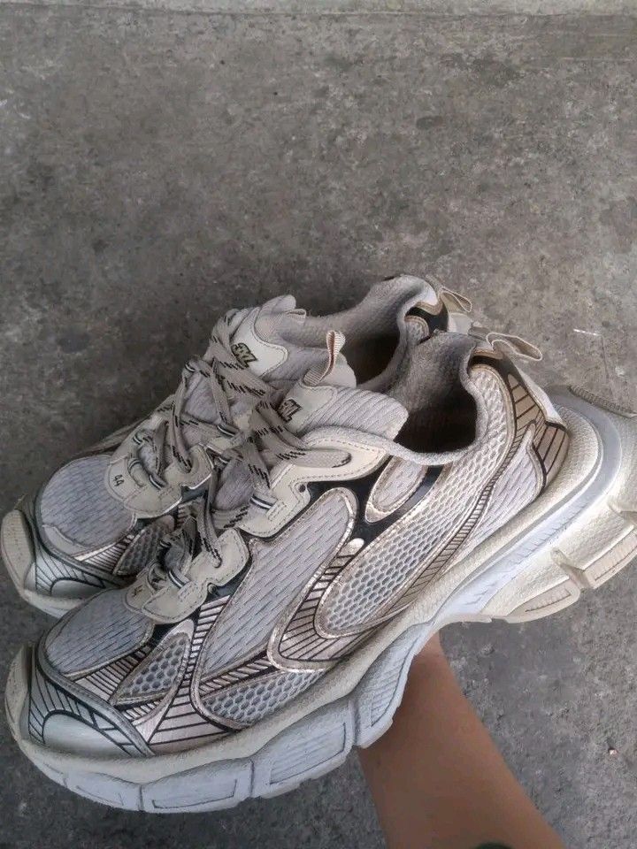 Balenciaga 3xl chunky sneakers (Category: Sneakers & Footwear) located in Koronadal. Submitted by joeannmahi28609 (Listing ID 1471047109, Image 2). Description: Balenciaga 3xl chunky sneakers made in China size eur 44/us 11 for men only coded in excellent condition ukay source sino bet nito gnda Balenciaga big sizes paunahan mga boss mine nyo na.
