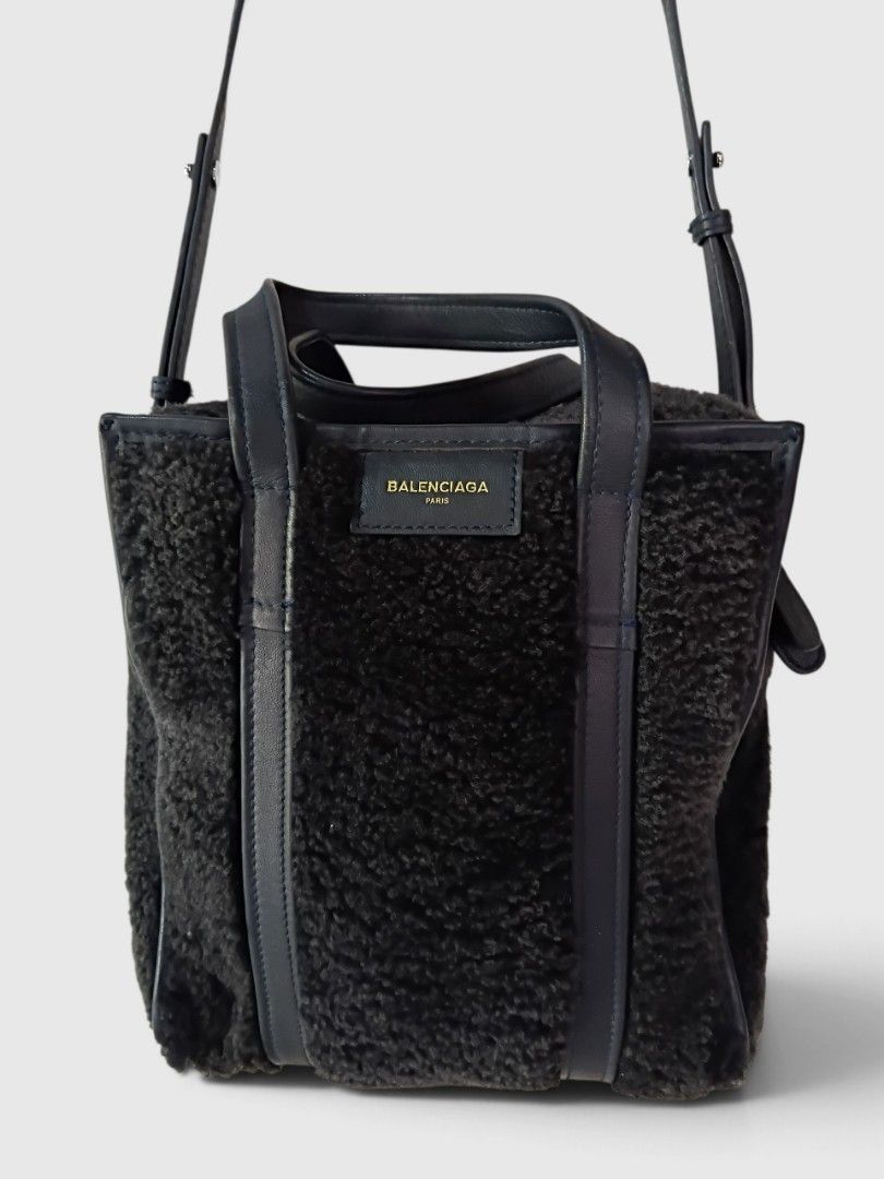 Balenciaga bazaar shopper shearling shoulder bag (Category: Luxury Bags & Wallets) located in Malasiqui. Submitted by v.hype (Listing ID 1470968888, Image 3). Description: Balenciaga bazaar shopper shearling shoulder bag issue: faded na Po ung sa may harapan na mga balahibo Ng design Ng bag check nyo. lang pO sa details pic price : 8000 pesos + ship.