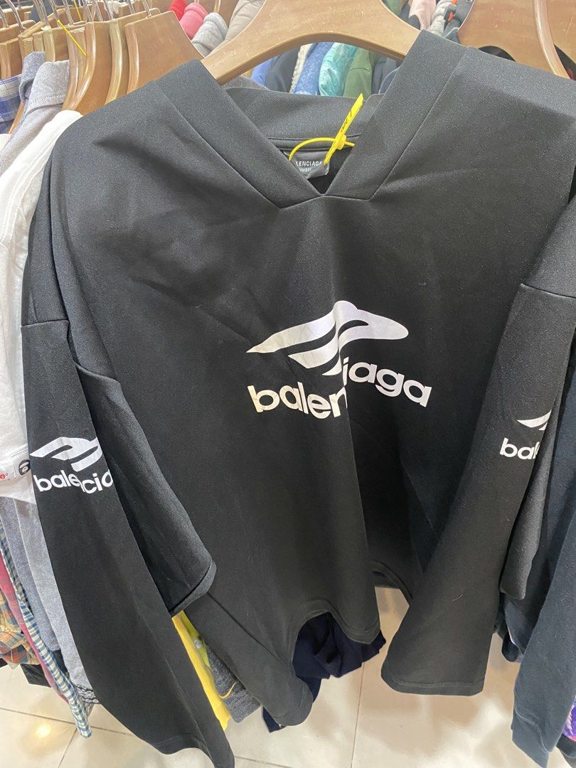 BALENCIAGA CREWNECK (Category: Coats, Jackets and Outerwear) located in Quezon City. Submitted by yoshitandie (Listing ID 1471001775, Image 1). Description: BALENCIAGA CREWNECK Orig Size Xxs fit to Xl No issue.