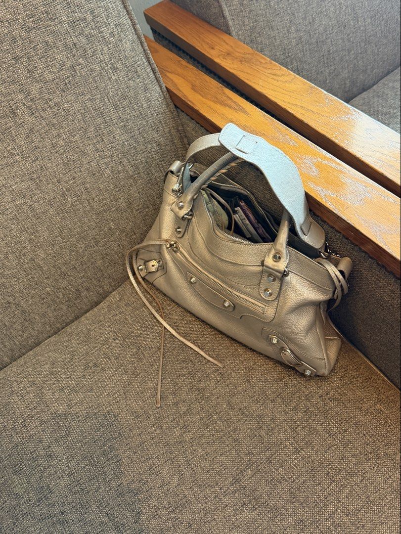 Balenciaga First Silver Metallic (Category: Announcements) located in Quezon City. Submitted by iamjeez (Listing ID 1471069432, Image 2). Description: Balenciaga First Silver Metallic.