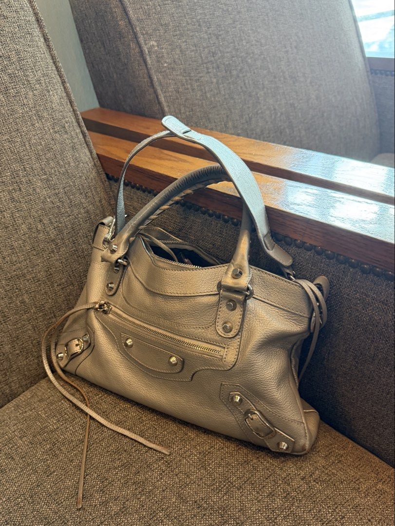 Balenciaga First Silver Metallic (Category: Announcements) located in Quezon City. Submitted by iamjeez (Listing ID 1471069432, Image 1). Description: Balenciaga First Silver Metallic.