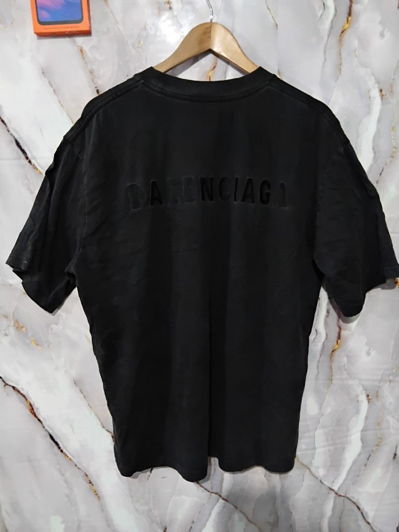 BALENCIAGA OVER SIZE SHIRT XL (Category: Tshirts & Polo Shirts ) located in General Mariano Alvarez. Submitted by adonid (Listing ID 1471010770, Image 2). Description: BALENCIAGA OVER SIZE SHIRT SIZE XL SIGN OF USAGE LOC. GMA CAVITE PHP 300.