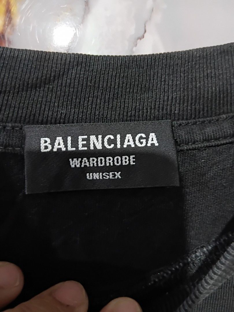 BALENCIAGA OVER SIZE SHIRT XL (Category: Tshirts & Polo Shirts ) located in General Mariano Alvarez. Submitted by adonid (Listing ID 1471010770, Image 3). Description: BALENCIAGA OVER SIZE SHIRT SIZE XL SIGN OF USAGE LOC. GMA CAVITE PHP 300.