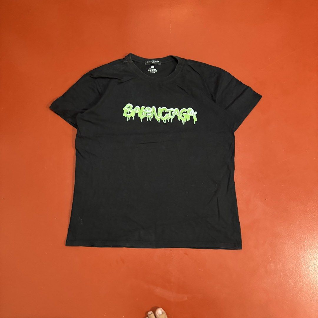 BALENCIAGA SHIRT (Category: Tshirts & Polo Shirts ) located in Pasig City. Submitted by buzzthrifty (Listing ID 1471004760, Image 1). Description: SIZE M-L EXCELLENT CONDITION OFF ONLY .