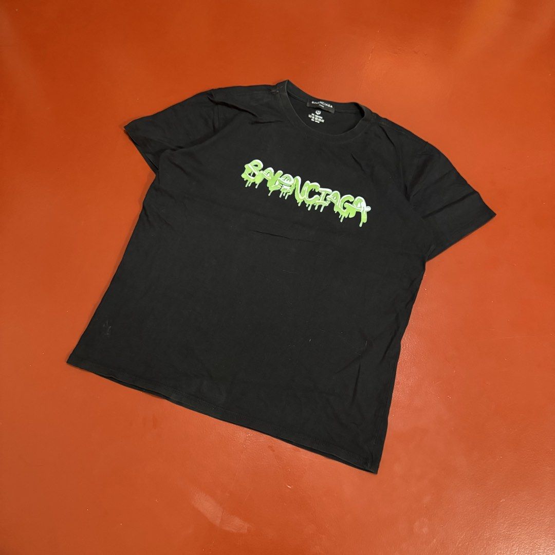 BALENCIAGA SHIRT (Category: Tshirts & Polo Shirts ) located in Pasig City. Submitted by buzzthrifty (Listing ID 1471004760, Image 2). Description: SIZE M-L EXCELLENT CONDITION OFF ONLY .