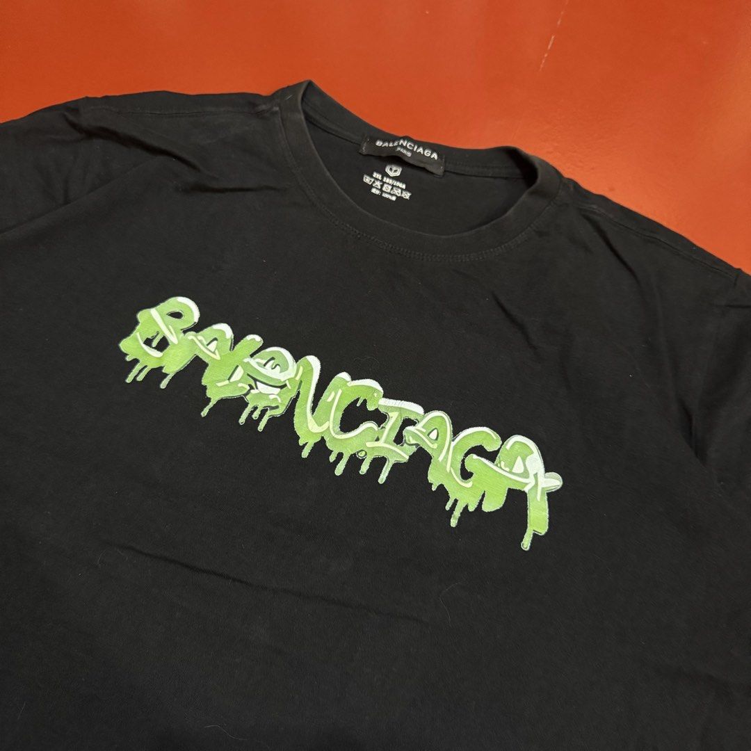 BALENCIAGA SHIRT (Category: Tshirts & Polo Shirts ) located in Pasig City. Submitted by buzzthrifty (Listing ID 1471004760, Image 3). Description: SIZE M-L EXCELLENT CONDITION OFF ONLY .