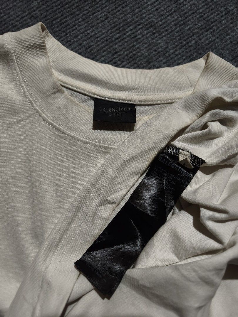 Balenciaga t-shirt🔥 (Category: Tshirts & Polo Shirts ) located in Ferrol. Submitted by denverthethrifter (Listing ID 1471056919, Image 3). Description: Balenciaga crewkneck t-shirt🔥 Excellent condition📌 Wash only📌 Size L-XL📌.