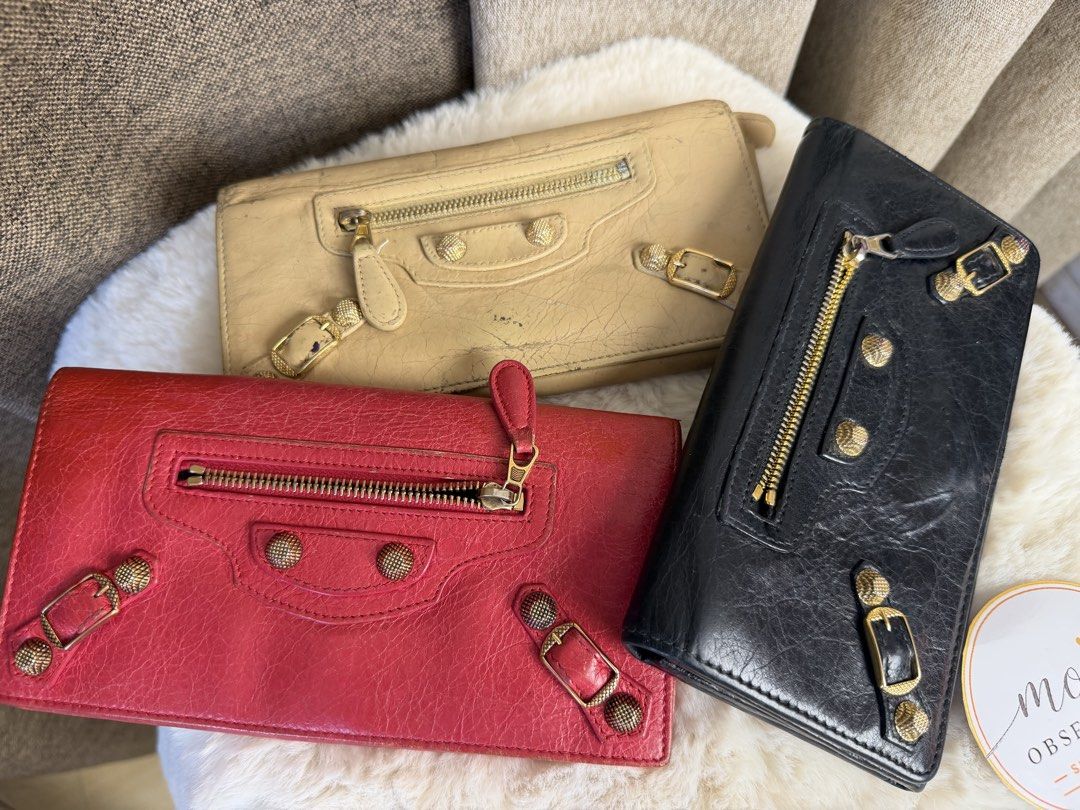 BALENCIAGA WALLET (Category: Luxury Bags & Wallets) located in Makati City. Submitted by moiobsession (Listing ID 1470955405, Image 1). Description: red - 8,000 rosegold hardware Black - 10,000 Beiege- 4000 all authentic.