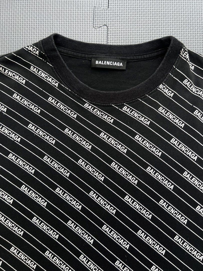 BALENCIAGA TEE AOP (Category: Coats, Jackets and Outerwear) located in Panay. Submitted by kramzy17 (Listing ID 1470989573, Image 2). Description: DIMES WIDTH - 22.5 LENGTH - 28 Color rate - 9/10 ( color may vary due to lightning) Fit to M-L ISSUE - Hairlines .