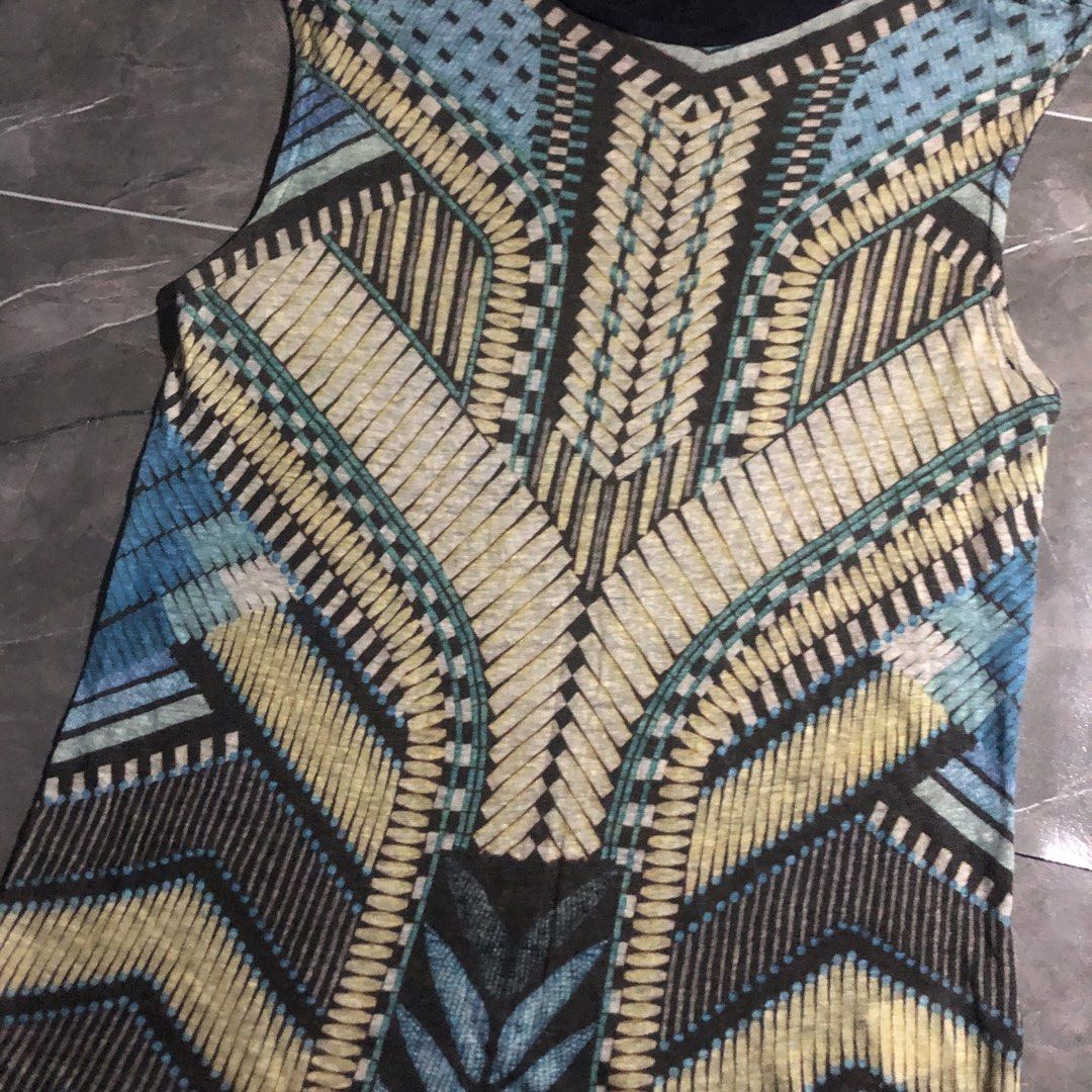 BALMAIN PARIS AOP (Category: Sleeveless) located in Manila. Submitted by buksthrifthing (Listing ID 1470967147, Image 2). Description: Balmain paris sleeve less aop.