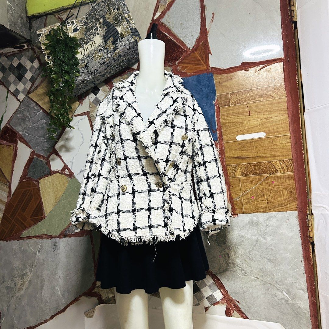 Balmain tweed jacket (Category: Luxury Apparel) located in Baguio. Submitted by kckc_luxury (Listing ID 1471095246, Image 2). Description: 🌸 TINY PINK SPOTS ARE LENS DAMAGE, NOT CLOTH STAINS ————————— ❗️KINDLY READ BEFORE MAKING AN OFFER❗️ LISTING DETAILS size:S-M width x length (inches):20x21 condition: EXCELLENT --- MOP: Gcash / BPI MOD: J&T / JRS LOCATION: Baguio City --- NOTE: • Manage your expectations • Photos did not go under any edit but