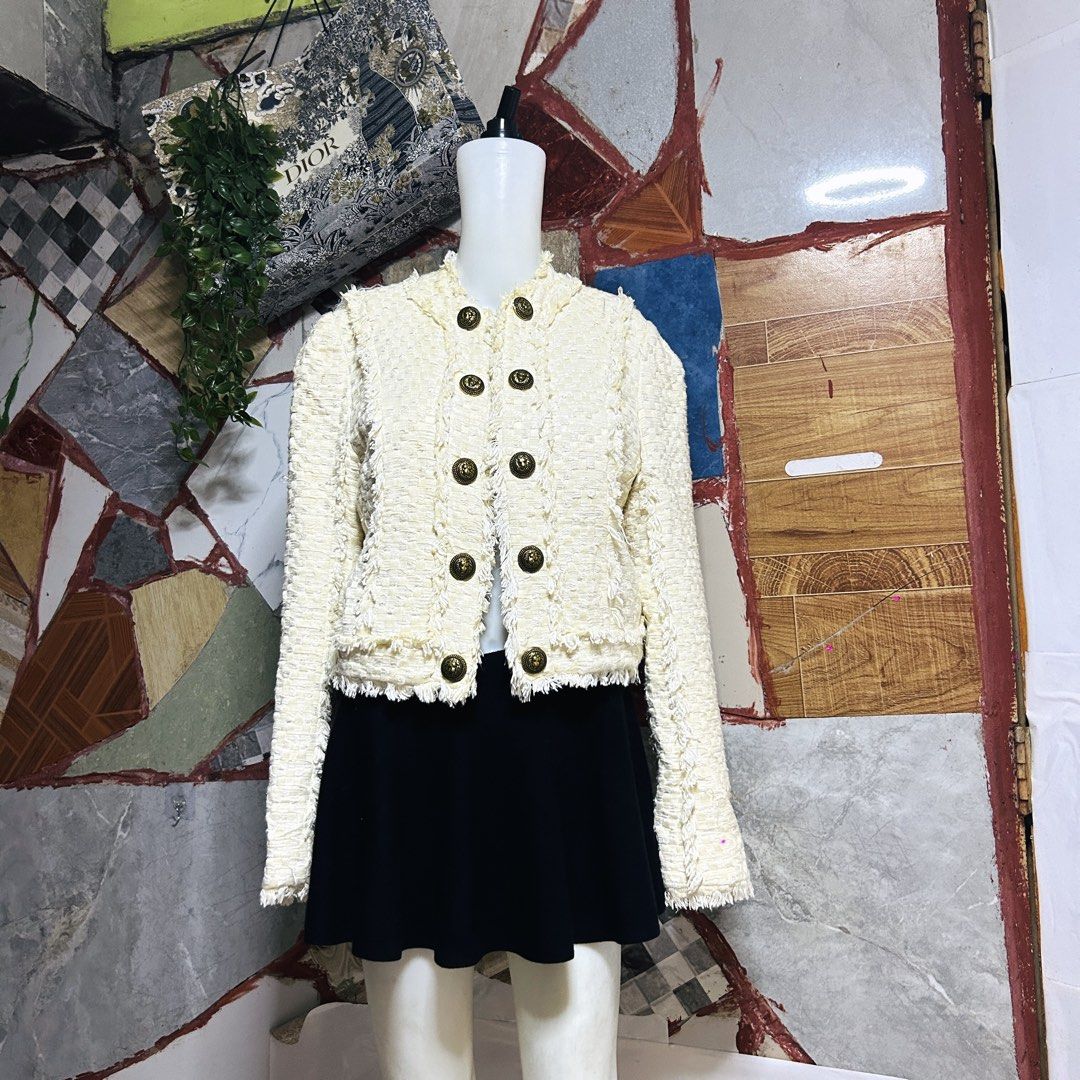 Balmain tweed jacket (Category: Luxury Apparel) located in Baguio. Submitted by kckc_luxury (Listing ID 1471095831, Image 2). Description: 🌸 TINY PINK SPOTS ARE LENS DAMAGE, NOT CLOTH STAINS ————————— ❗️KINDLY READ BEFORE MAKING AN OFFER❗️ LISTING DETAILS size:S width x length (inches):19x22 condition: GOOD CONDITION --- MOP: Gcash / BPI MOD: J&T / JRS LOCATION: Baguio City --- NOTE: • Manage your expectations • Photos did not go under any edit 