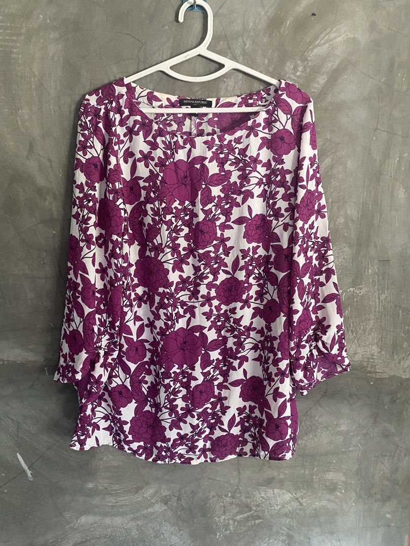 BANANA REP Floral top (Category: Blouses) located in Gamu. Submitted by preloved.29 (Listing ID 1470940691, Image 2). Description: ❤️ PRE OWNED❤️ BANANA REPUBLIC medium no issue. WYSIWYG washed and ready to wear .