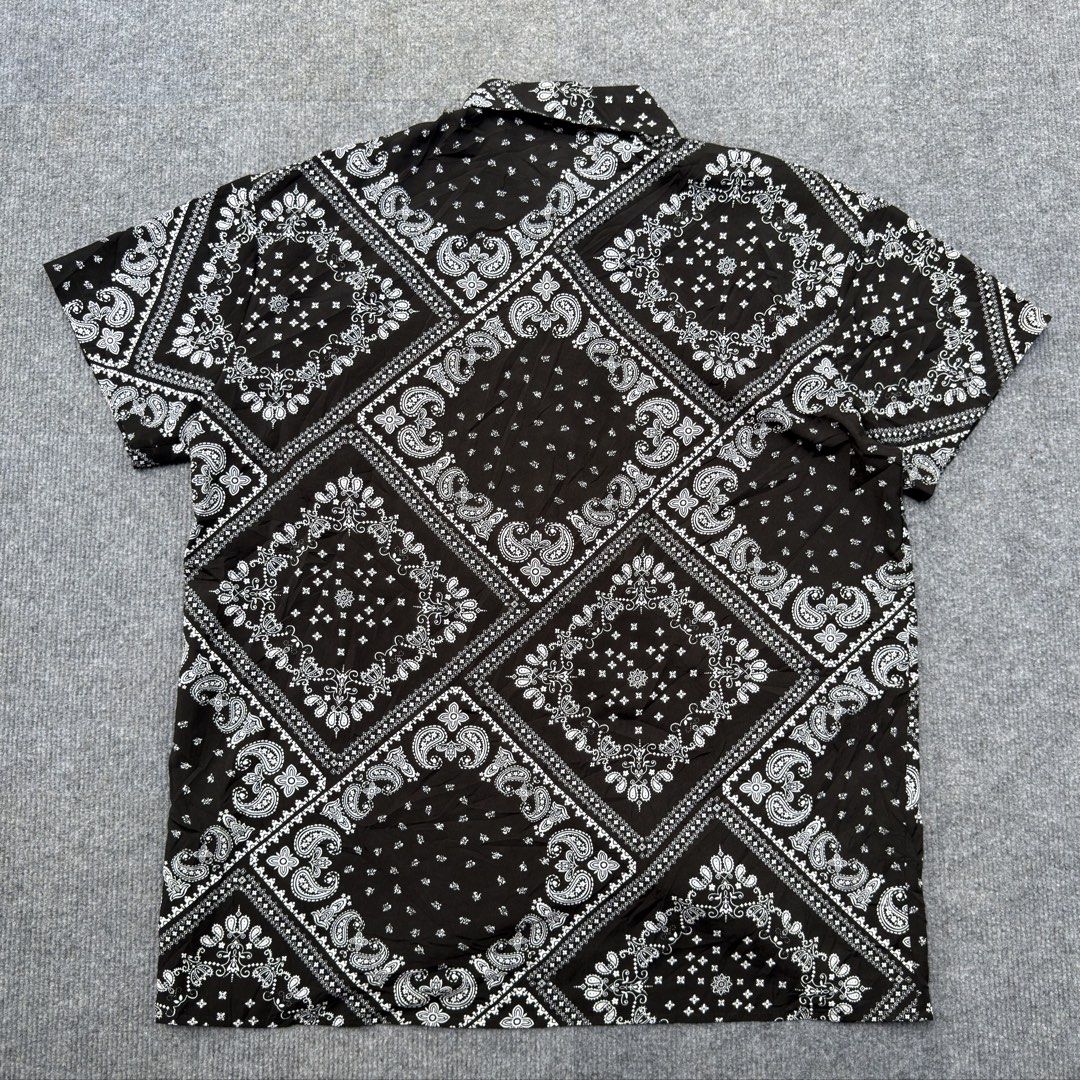 Bandana button down shirt contrast paisley pattern. (Category: Luxury Apparel) located in Iloilo. Submitted by 3ift2heav3n (Listing ID 1471048721, Image 3). Description: Bandana button down shirt contrast paisley pattern. Large Like new condition No flaws Waistline 23 Lenght 30 .