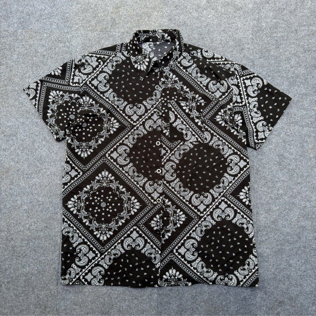 Bandana button down shirt contrast paisley pattern. (Category: Luxury Apparel) located in Iloilo. Submitted by 3ift2heav3n (Listing ID 1471048721, Image 2). Description: Bandana button down shirt contrast paisley pattern. Large Like new condition No flaws Waistline 23 Lenght 30 .