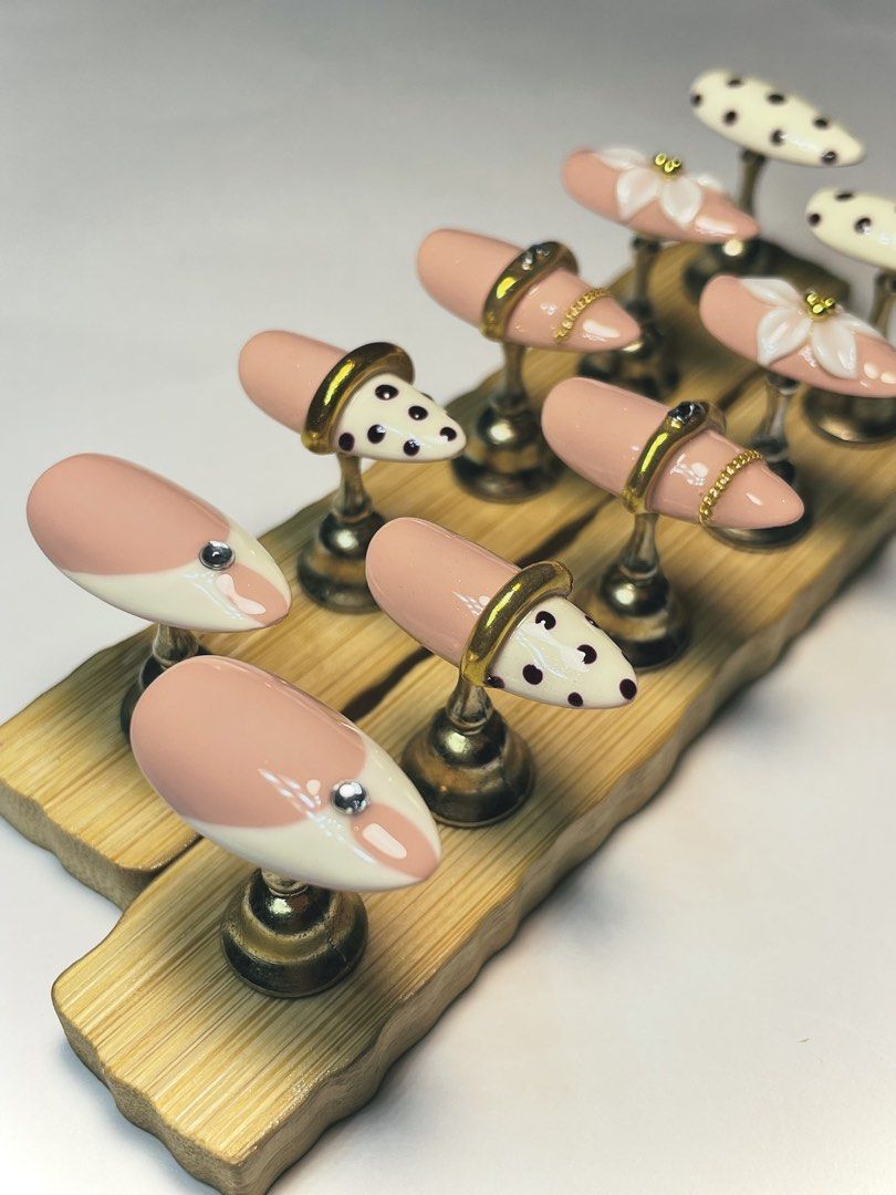 Bangle press on nail set (Category: Hands & Nails) located in Manila. Submitted by nailarchitech.co (Listing ID 1470983389, Image 3). Description: Size: Small Shape: almond Length: Long •includes prep/application kit when purchased • handmade & reusable Message us on IG @nailarchitech.co for further inquiries!.