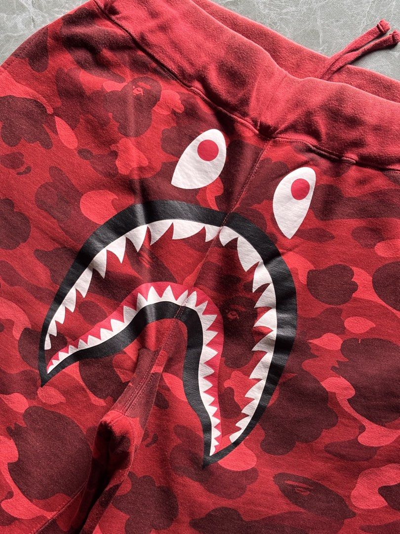 BAPE Red Camo Shark (Category: Shorts) located in Polomolok. Submitted by kuishh (Listing ID 1471028684, Image 2). Description: Size 2XL Sa mahilig sa loose.
