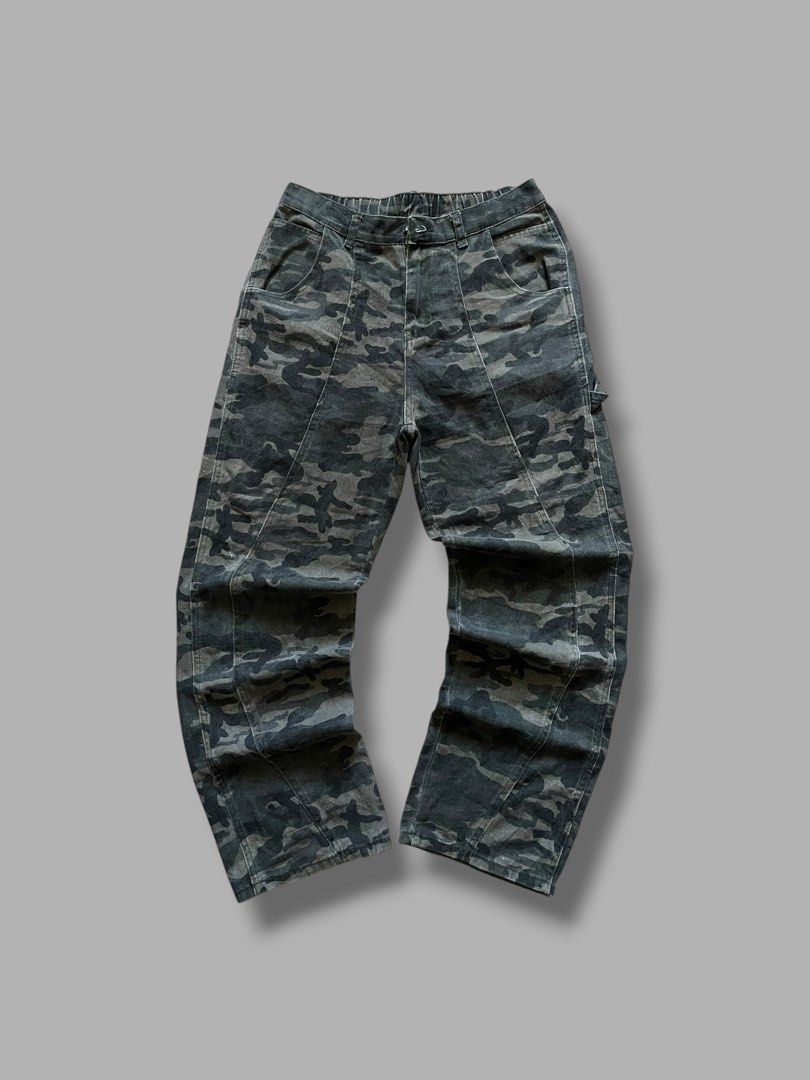 Barrel Camou Pants (Category: Jeans) located in Cebu City. Submitted by dip.thrift (Listing ID 1471040276, Image 1). Description: Double Knee Barrel Camou Pants ▫️Random Tag ▫️Waistline: 34-36 Length: 42 Thigh: 13.5 Leg Opening: 9.5 ▫️Issue: Needs Button Replacement ▫️Color Rate: 10/10 ▫️Condition: 10/10.