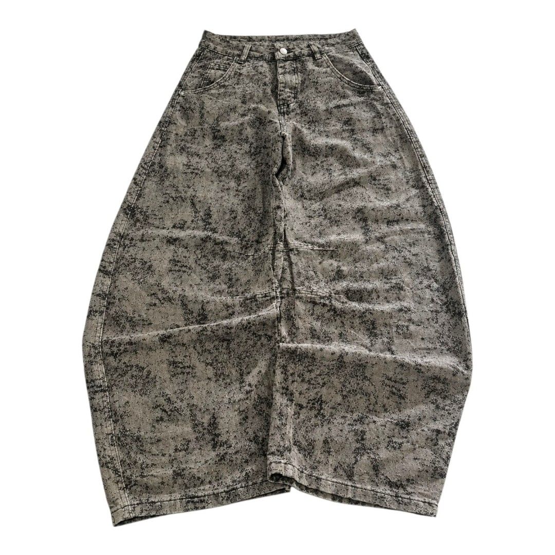 Barrel real tree vibes baggy pants (Category: Jeans) located in Naga. Submitted by justthrift09 (Listing ID 1471116789, Image 1). Description: size 29-30 length 41 thigh 14 leghole 11 excellent condition no issue.