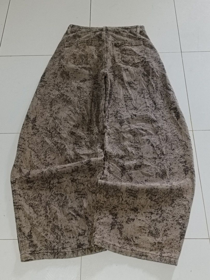 Barrel real tree vibes baggy pants (Category: Jeans) located in Naga. Submitted by justthrift09 (Listing ID 1471116789, Image 3). Description: size 29-30 length 41 thigh 14 leghole 11 excellent condition no issue.
