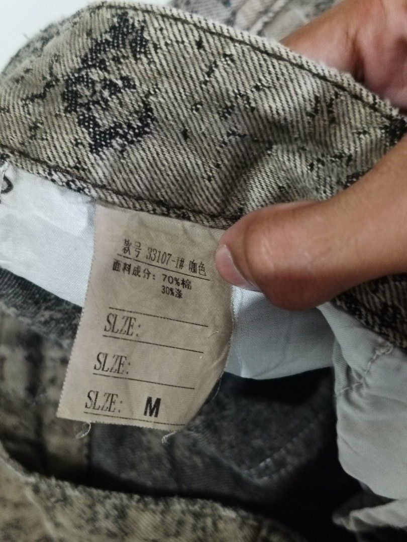 Barrel real tree vibes baggy pants (Category: Jeans) located in Naga. Submitted by justthrift09 (Listing ID 1471116789, Image 2). Description: size 29-30 length 41 thigh 14 leghole 11 excellent condition no issue.