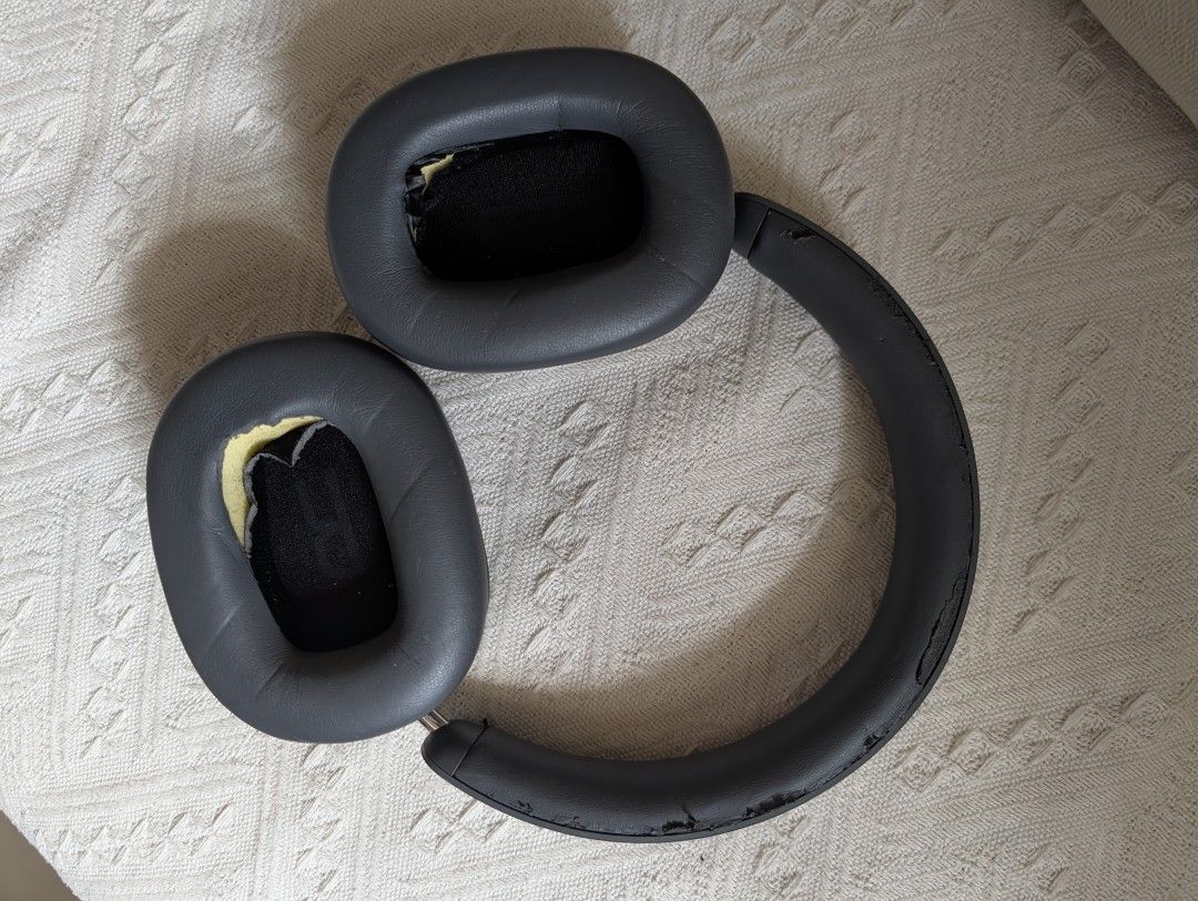 Basues Bowie H1 ANC headphones (Category: Headphones & Headsets) located in Pasig City. Submitted by brook101 (Listing ID 1470970883, Image 2). Description: FOR SALE: Baseus Bowie H1 color gray Used for a bit lang then tinago na. Nagbabaknak na yung leather part as per photo pero working 100%. Pwedeng bilhan ng replacement foam or cover. No battery issue or anything. No other issue aside from the leather part. Can be connected to baseus app MOP: 