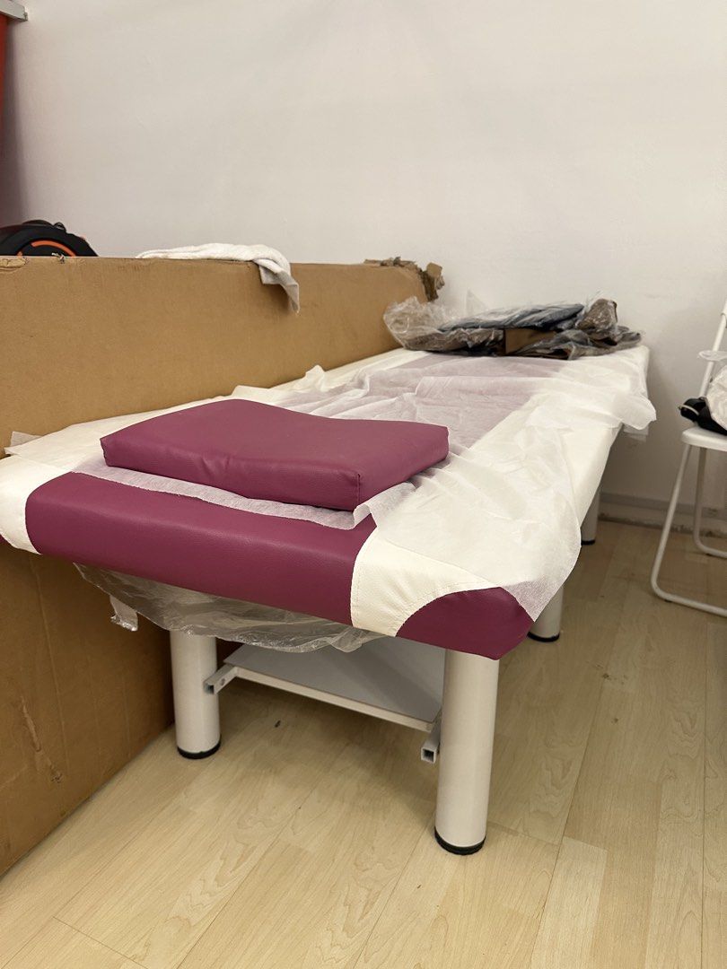 Bed (Category: Tables & Sets) located in Singapore. Submitted by beautedermsg (Listing ID 1471044302, Image 3). Description: portable massage bed, massage table, facial bed, or beauty salon bed.