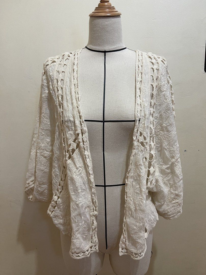 Beige Knit Cardigan (Category: Coats, Jackets and Outerwear) located in Paranaque City. Submitted by lovenclutter (Listing ID 1471016011, Image 1). Description: - No issues - Free Size.
