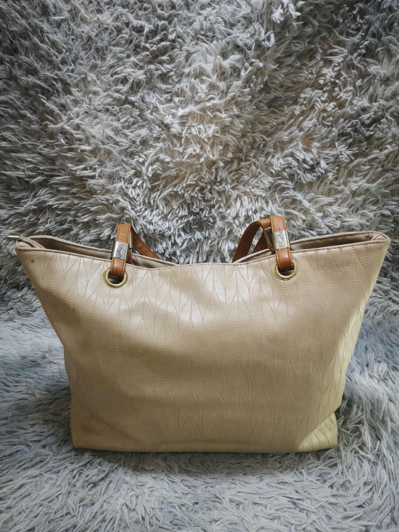 Beige Quilted Chevron Pattern Tote Shoulder Bag (Category: Shoulder Bags) located in Santa Cruz. Submitted by jmy_surplus.2 (Listing ID 1471016302, Image 1). Description: Color: Beige / Cream with Tan Brown Straps Type/Kind: Tote Bag / Shoulder Bag / Handbag Material: Body: Synthetic Leather / PU Leather (estimated) Straps & Trim: Faux Leather Lining: Fabric Hardware: Silver-Tone Metal Style: Classic Casual Elegant Minimalist Quilted Chevron Patt
