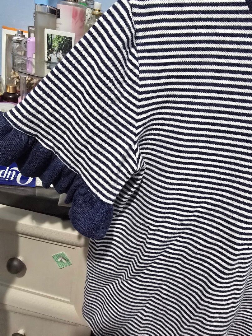 Bell Sleeves Knitted Shirt (Category: Shirts) located in Quezon City. Submitted by dinesaur (Listing ID 1471087129, Image 2). Description: up to L.