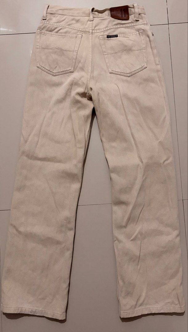 113. BENCH/ Men's Basic Denim Khaki Jeans (Size 29) - Straight Leg (Category: Jeans) located in Manila. Submitted by athenabrave (Listing ID 1470986839, Image 2). Description: Selling a pre-loved pair of authentic BENCH/ jeans in a versatile khaki/beige color. Perfect everyday basic that pairs easily with any sneakers, tees, or hoodies. Product Details: • Brand: Authentic BENCH/ (Eleven / Basic Denim line) • Size: Men’s 29 (Waist) • Fit: Straight