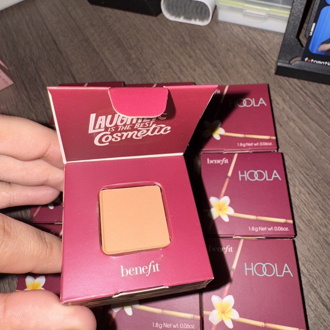 Benefit Hoola Bronzer Mini 1.8g (Category: Makeup) located in Manila. Submitted by cheesetinefinds (Listing ID 1471106541, Image 2). Description: - Authentic Benefit Hoola Bronzer Mini (1.8g) - Classic matte shade suitable for all skin tones - Brand new and unused in original packaging - Perfect size for travel or everyday makeup bags - Multiple boxes available from a recent haul.
