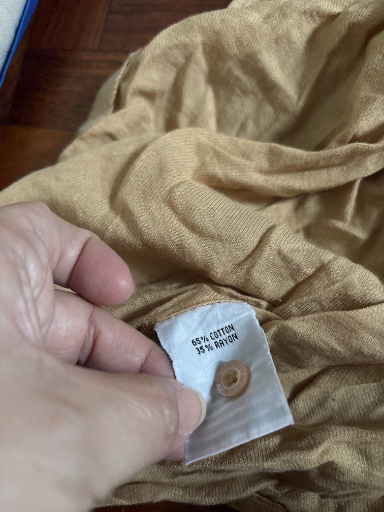 Billabong top size 8 (Category: Blouses) located in Manila. Submitted by vintageaccessories (Listing ID 1470940637, Image 2). Description: 24x33.